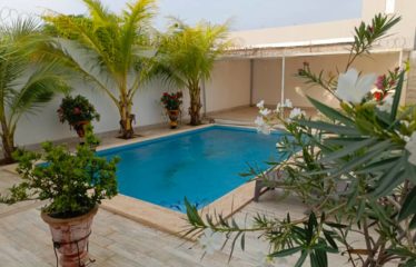 Saly – Quartier Diambars charmante villa de 2 chambres avec piscine à vendre