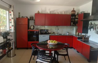 Popenguine – villa 3 chambres proche de la plage sur 1795m2 à vendre.