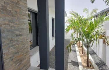 Nguerigne – PROMOTION – Villa neuve de 3 chambres et bureau avec piscine à vendre.BV409.