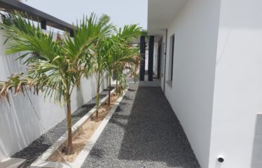 Nguerigne – PROMOTION – Villa neuve de 3 chambres et bureau avec piscine à vendre.BV409.