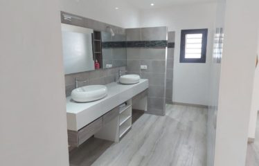 Nguerigne – PROMOTION – Villa neuve de 3 chambres et bureau avec piscine à vendre.BV409.