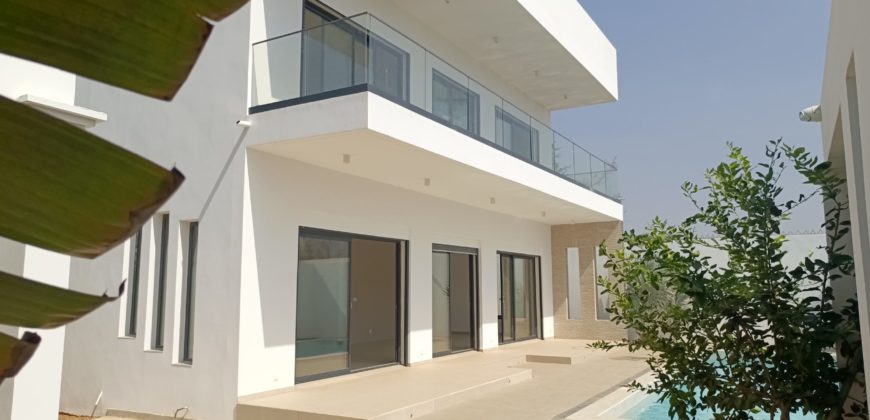 Somone villa contemporaine neuve de 5 chambres avec piscine