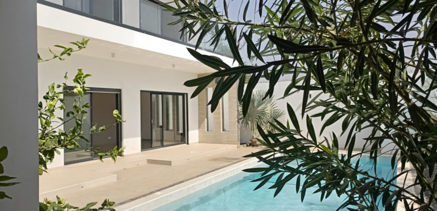 Somone villa contemporaine neuve de 5 chambres avec piscine