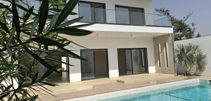 Somone villa contemporaine neuve de 5 chambres avec piscine