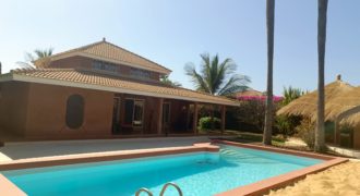 Saly belle villa de 3 chambres  avec piscine + 1 studio indépendant