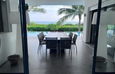 Ngaparou -Villa 8 chambres pieds dans l’eau  de 8 chambres avec piscine à vendre