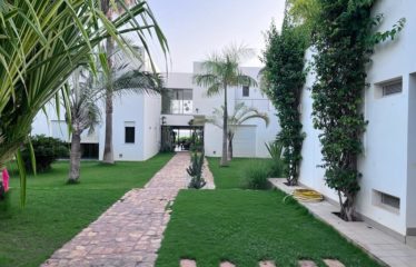 Ngaparou -Villa 8 chambres pieds dans l’eau  de 8 chambres avec piscine à vendre
