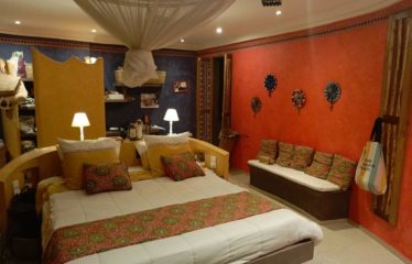 Ngaparou – sublime villa riad de 3 chambres + 1 dependance avec piscine à vendre. BV417.