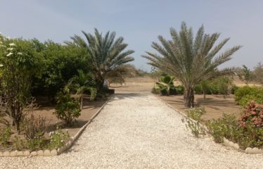 Mbodiene – Villa et sa dépendance sur une parcelle de 1600m2 à vendre.