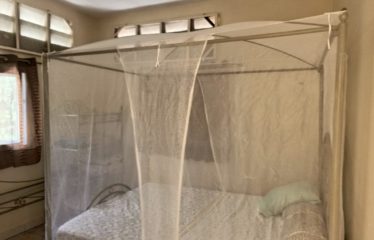 Mbodiene – Villa et sa dépendance sur une parcelle de 1600m2 à vendre.
