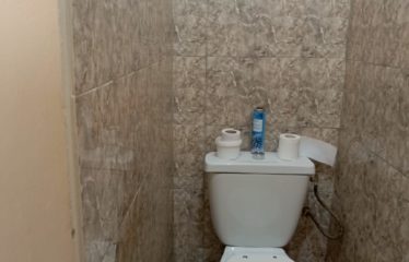 Mbodiene – Villa et sa dépendance sur une parcelle de 1600m2 à vendre.