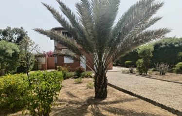 Mbodiene – Villa et sa dépendance sur une parcelle de 1600m2 à vendre.