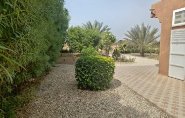 Mbodiene – Villa et sa dépendance sur une parcelle de 1600m2 à vendre.