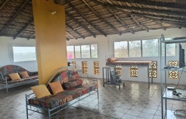 Mbodiene – Villa et sa dépendance sur une parcelle de 1600m2 à vendre.