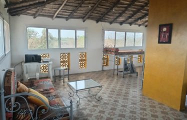 Mbodiene – Villa et sa dépendance sur une parcelle de 1600m2 à vendre.