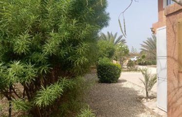 Mbodiene – Villa et sa dépendance sur une parcelle de 1600m2 à vendre.