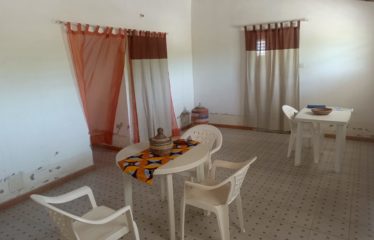 Mbodiene – Villa et sa dépendance sur une parcelle de 1600m2 à vendre.