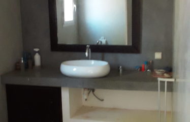 Nguérigne – Sinthiane : villa 4 chambres et sa dépendance avec piscine à vendre