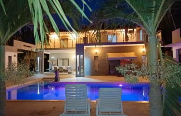 Nguerigne – Villa contemporaine de 4 chambres avec piscine à vendre.