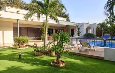 Nguérigne – Villa de 4 chambres plus 2 studios indépendants avec piscine à louer. BV395/1.