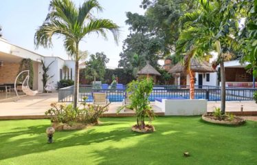 Nguérigne – Villa de 4 chambres plus 2 studios indépendants avec piscine à louer. BV395/1.