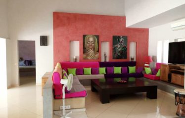 Nguérigne – Villa de 4 chambres plus 2 studios indépendants avec piscine à louer. BV395/1.