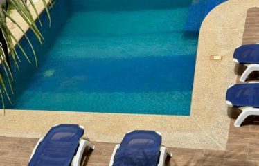 Ngaparou – Villa r+2 avec piscine – 4 chambres et son salon marocain à louer.BV 449.