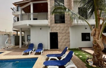 Ngaparou – Villa r+2 avec piscine – 4 chambres et son salon marocain à louer.BV 449.