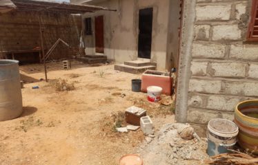 Ngaparou – Terrain avec début de construction à vendre. BT281.