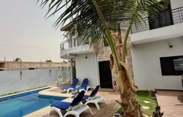 Ngaparou – villa R+2  avec piscine – 4 chambres en Bail à vendre.BV448.