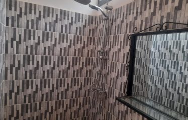Ngaparou – Chambre meublée dans résidence privée à louer (location longue durée).BV440.