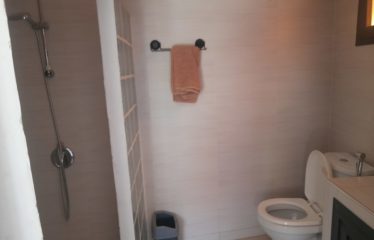 Ngaparou – Chambre meublée dans résidence privée à louer (location longue durée).BV440.