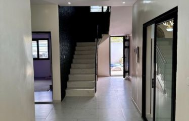 Ngaparou – Villa r+2 avec piscine – 4 chambres et son salon marocain à louer.BV 449.