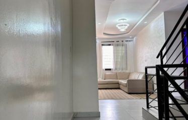 Ngaparou – villa R+2  avec piscine – 4 chambres en Bail à vendre.BV448.