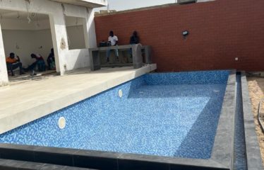 Ngaparou – Villa R+1 contemporaine neuve 3 chambres avec piscine à vendre.BV450.