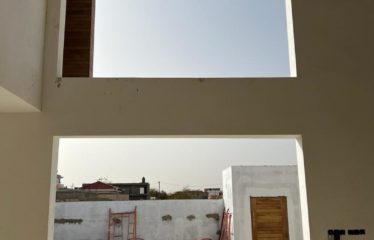 Ngaparou – Villa R+1 contemporaine neuve 3 chambres avec piscine à vendre.BV450.
