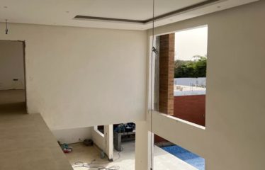 Ngaparou – Villa R+1 contemporaine neuve 3 chambres avec piscine à vendre.BV450.