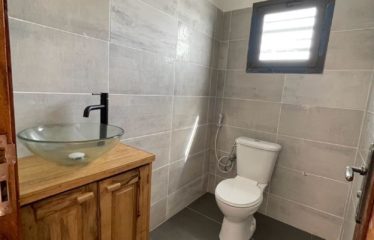Nianing – Villa neuve 3 chambres avec piscine face à la lagune à vendre.BV452.