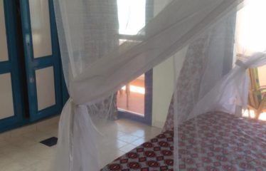 Somone – Villa pieds dans l’eau 6 chambres avec piscine à vendre.BV454.