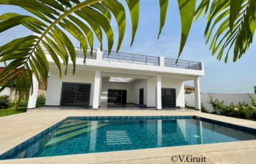 Nianing – Villa neuve 3 chambres avec piscine face à la lagune à vendre.BV452.