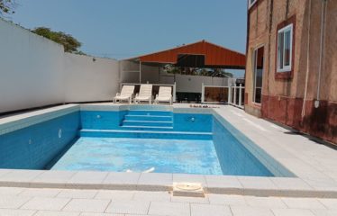 Warang – Villa (bail) 6 chambres avec piscine bord de plage à vendre.BV451.