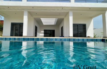 Nianing – Villa neuve 3 chambres avec piscine face à la lagune à vendre.BV452.
