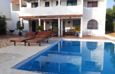 Somone – Villa pieds dans l’eau 6 chambres avec piscine à vendre.BV454.