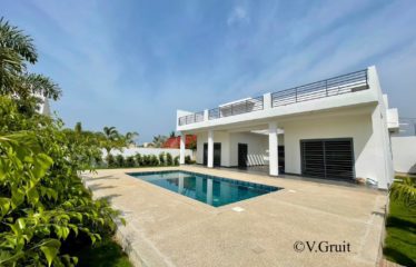 Nianing – Villa neuve 3 chambres avec piscine face à la lagune à vendre.BV452.