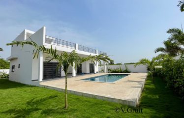 Nianing – Villa neuve 3 chambres avec piscine face à la lagune à vendre.BV452.