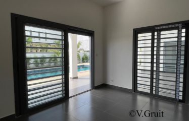 Nianing – Villa neuve 3 chambres avec piscine face à la lagune à vendre.BV452.