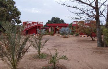 Warang – Propriété originale composée de 2 petites villas sur 5740 m2 à vendre.BV464.