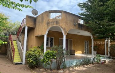 Mbaling-Warang – Villa atypique 2 chambres proche de la plage à vendre.BV458.