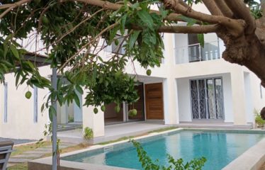 Ngaparou – Villa contemporaine neuve 4 chambres avec piscine à vendre.BV461.
