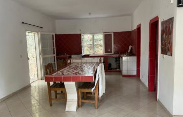 Mbaling-Warang – Villa atypique 2 chambres proche de la plage à vendre.BV458.
